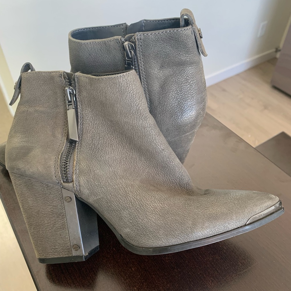 Vince Camuto Gunmetal Grey Ankle Booties sz 8.5